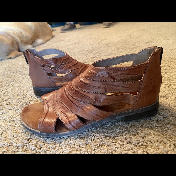 Diba size 8 slightly heeled sandals - Picture 4 of 6